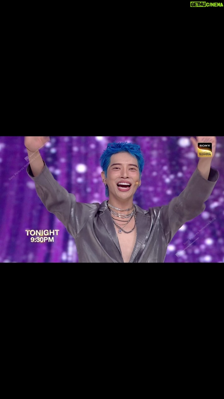 Saba Ibrahim Instagram - K-pop singer Aoora ne maari ek dhamakedar entry! Aur Shoaib ki performance layi sabki ankhon mein aansu! 🥹 Dekhiye #JhalakDikhhlaJaa, aaj raat 9:30 baje sirf #SonyEntertainmentTelevision par. @malaikaaroraofficial @farahkhankunder @arshad_warsi @aoora69 @shoaib2087 @saba_ka_jahaan #JhalakDikhhlaJaaOnSonyTV