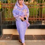 Saba Ibrahim Instagram - Rab waqif hai tumhare dil ki tadap se.. Wo radd nahi karega teri duaayen zara sabr to kar 🙂 . . Jummah special outfit- @lost_in_closet