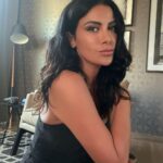 Saba Mubarak Instagram - و عندما يشتد الظلام ، حط صورة و اعمل حالك عادي 😎