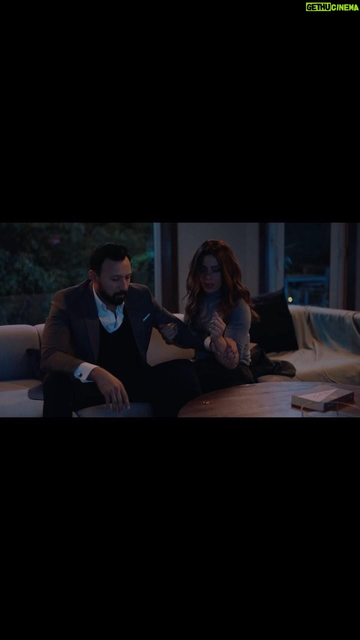 Saba Mubarak Instagram - من اصعب اللحظات الي عدت علينا أنا و احمد في تمثيل المسلسل ده.. الموقف كان مؤلم قاسي ، و الثقة الي ما بينا كممثلين هي الي شالت المشهد.. و سهلت الرحلة الي مش عادية دي .. @fahmi173 ايه يا وائل الحلاوة دي بجد.. @waelfarageldib #بين_السطور #صبا_مبارك #احمد_فهمي #وائل_فرج