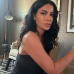 Saba Mubarak Instagram - و عندما يشتد الظلام ، حط صورة و اعمل حالك عادي 😎