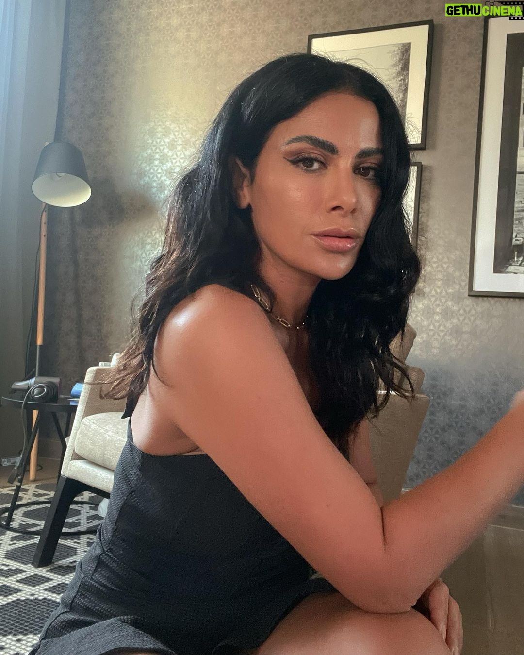 Saba Mubarak Instagram - و عندما يشتد الظلام ، حط صورة و اعمل حالك عادي 😎