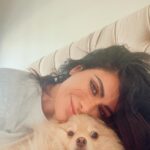 Saba Mubarak Instagram - ‏!! 😍 He is just so damn cute sometimes و باقي الوقت مزعج و مفكر حالو كلب حراسة و مجنن البيت و اهلو و الضيوف ، و بدو attention ٢٤ ساعة ، و تافه .. بس بحبو #كوكي