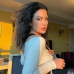 Saba Mubarak Instagram - Magic hour Of course you can see my travel 🧳 behind me , story of my life !!!