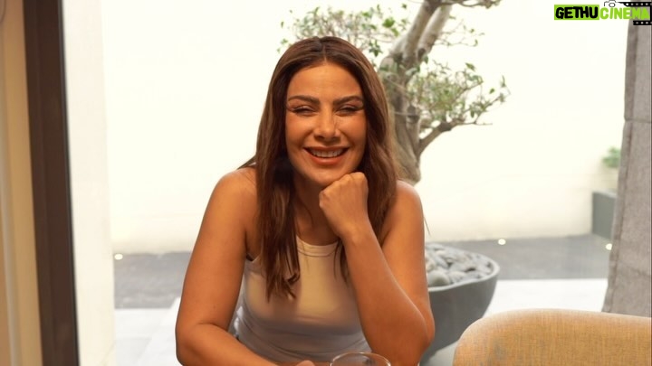 Saba Mubarak Instagram - أسئلة هتحب تعرف إجابتها عن كاست فيلم أنف وثلاث عيون والنهارده هنتعرف أكتر على شخصية دكتورة عاليا.. الفنانة صبا مبارك فيلم #أنف_وثلاث_عيون يوم ٣١ يناير بجميع دور العرض في مصر و٨ فبراير في دول الخليج والشام ويوم ١٤ فبراير في المغرب العربي