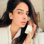 Saba Qamar Zaman Instagram - Just a lazy Sunday… 💋🫠
