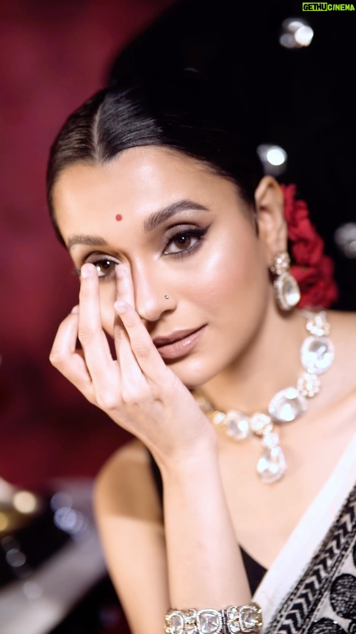 Sabila Nur Instagram - wearing: @audriana_exclusives makeover: @zahidkhanbridalmakeover 📸: @syedshahewar.hussain.7