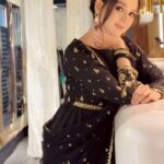 Sabila Nur Instagram - রঙ বেরঙে যন্ত্রণায় রেখে যাওয়া সব কল্পনায়… wearing: @meherofficials makeup: @elegant_makeover