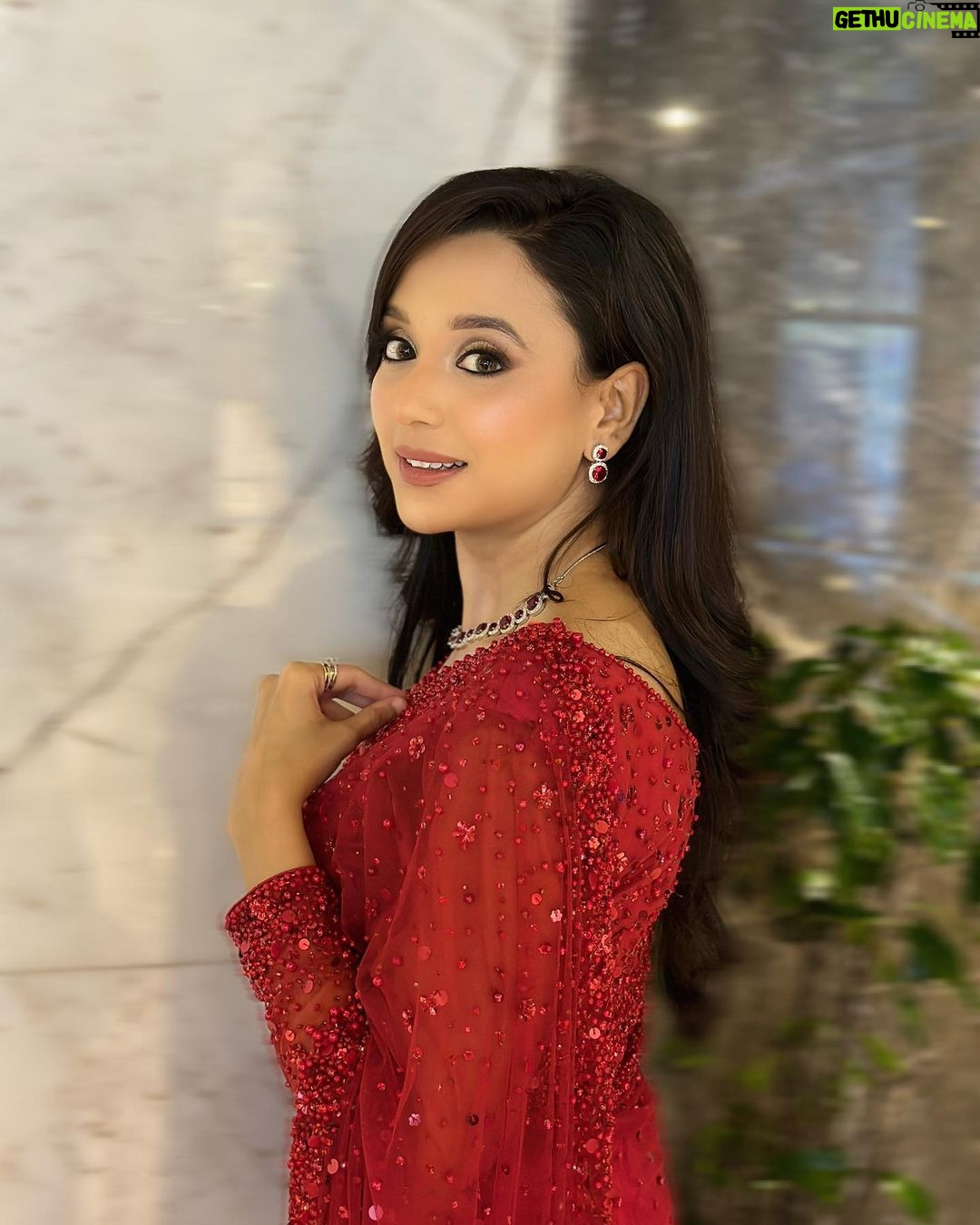 Sabila Nur - 52K Likes - ❤️✨
wearing: @meherofficials
makeup: @splendorbyab