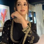 Sabila Nur Instagram - Her eyes have magic in it 🪄 Beautiful @sabla.babla standing out perfectly with our Elegant touch 👌 Look Elegant Be Elegant ❤️❤️❤️❤️