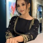 Sabila Nur Instagram - Her eyes have magic in it 🪄 Beautiful @sabla.babla standing out perfectly with our Elegant touch 👌 Look Elegant Be Elegant ❤️❤️❤️❤️