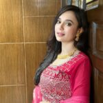Sabila Nur Instagram - fuchsia dreams 🌸💕 wearing: @lavishbykarishma