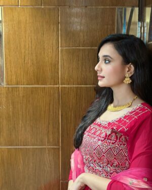 Sabila Nur Instagram - fuchsia dreams 🌸💕

wearing: @lavishbykarishma