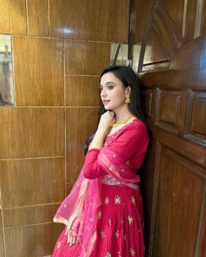 Sabila Nur Instagram - fuchsia dreams 🌸💕

wearing: @lavishbykarishma