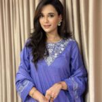 Sabila Nur Instagram - Bujhina toh tai 💙 photo credit: @nusraat_faria