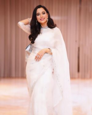 Sabila Nur Instagram - For the love of white 🤍✨