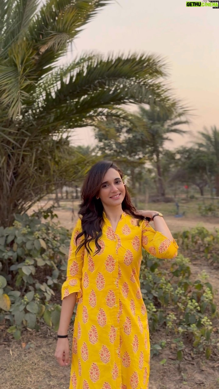 Sabila Nur Instagram - আমার আকাশেতে মেঘেরা ভাসে হাসে ঝুম বরষায় 🧡🌼 #reels #reelsbd #reelsofinstagram #sabilanur