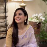 Sabila Nur Instagram - Happy women’s day 💜 wearing: @aarshi.saree 💫