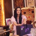 Sabila Nur Instagram - Lux থেকে কয়েকদিন আগে আমি একটা গিফট বক্স পেয়েছিলাম। সেটার ছবি তুলে আমি আমার স্টোরিতেও শেয়ার করেছিলাম। তোমরা অনেকেই গিফট বক্সে কী কী আছে তা জানতে চেয়েছিলে। আজকের ভিডিওতে আমি তোমাদের সেই গিফট বক্সটিই আনবক্স করে দেখাবো। #LuxBodyWash #LuxBeauty অনলাইনে কিনতে পারবে তোমরাও Shajgoj: https://hyp.link/SabilaSInsta Daraz: https://hyp.link/SabilaDInsta