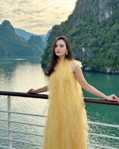 Sabila Nur Instagram - Like a mermaid on dry land 🧜🏻‍♀️🌊❤️ wearing: @muktaofficial ✨ Halong Bay Vietnam - Du Lịch Vịnh Hạ Long