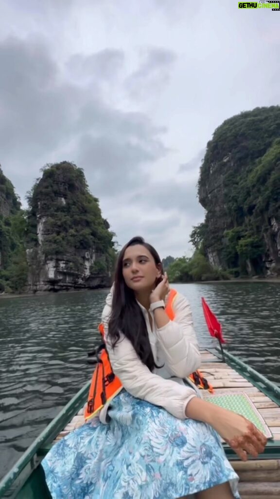 Sabila Nur Instagram - A cold, rainy day full of memories 💙 📍Ninh Bình, Vietnam 🇻🇳