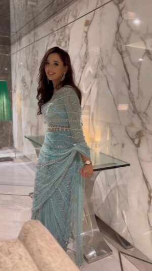 Sabila Nur Instagram - Cruisin’ down a heart-shaped highway… 🤍

Huge thanks to @samina_sara.official for the amazing makeover and outfit… @meherofficials has my heart 💙