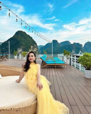 Sabila Nur Instagram - Like a mermaid on dry land 🧜🏻‍♀️🌊❤️
wearing: @muktaofficial ✨