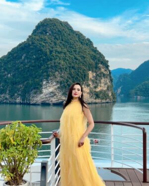 Sabila Nur Instagram - Like a mermaid on dry land 🧜🏻‍♀️🌊❤️
wearing: @muktaofficial ✨