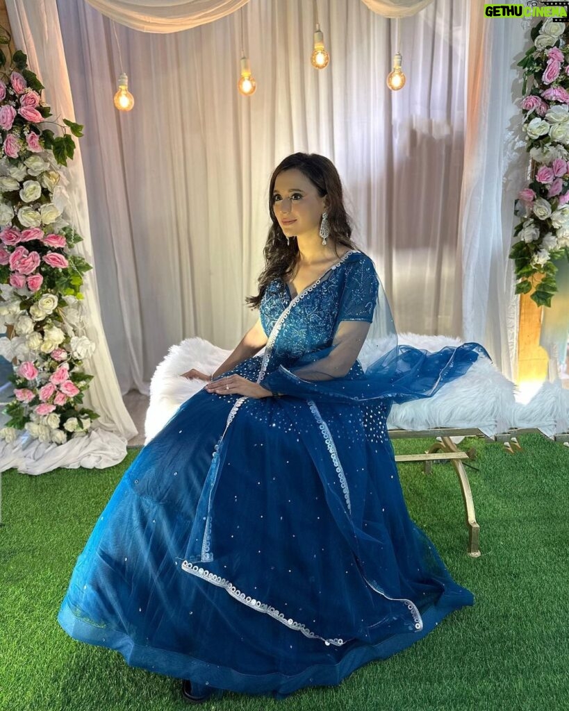 Sabila Nur Instagram - My Cinderella moment ✨👸🏻 Thank you, @isratmaria.official apu 💙 wearing: @jkforeignbrands01 makeup by: @glow_by_maria_mrittik