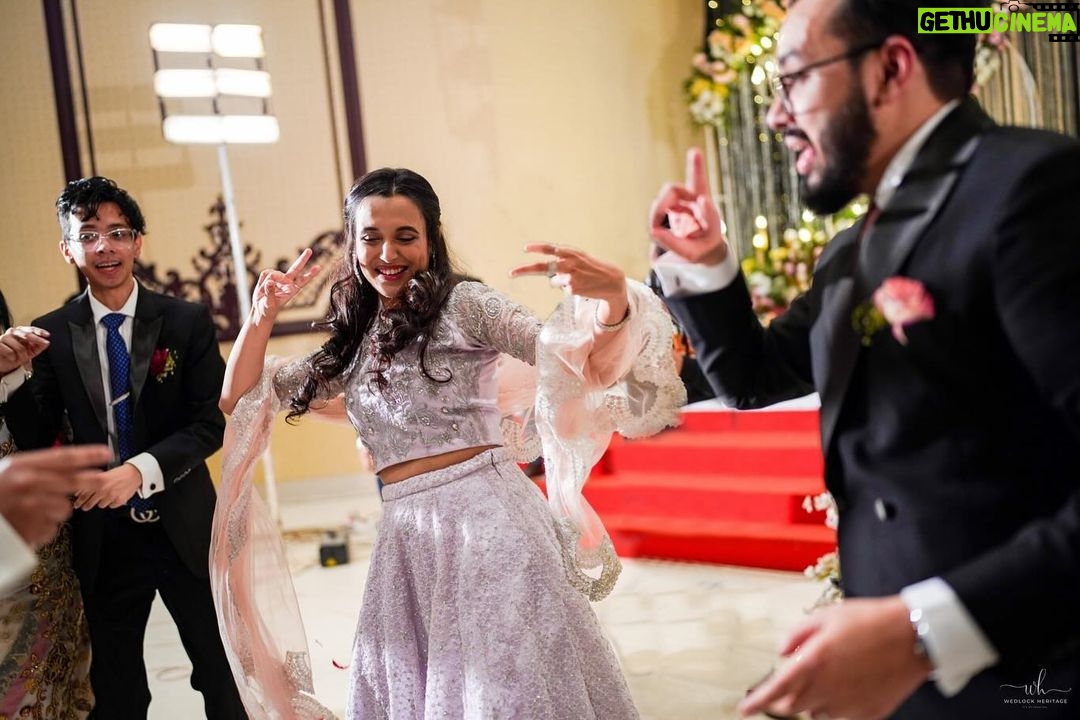 Sabila Nur Instagram - Dancing at my best friendโs wedding ๐๐๐ป