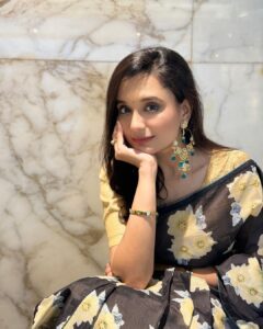 Sabila Nur Instagram - 🖤✨🌻