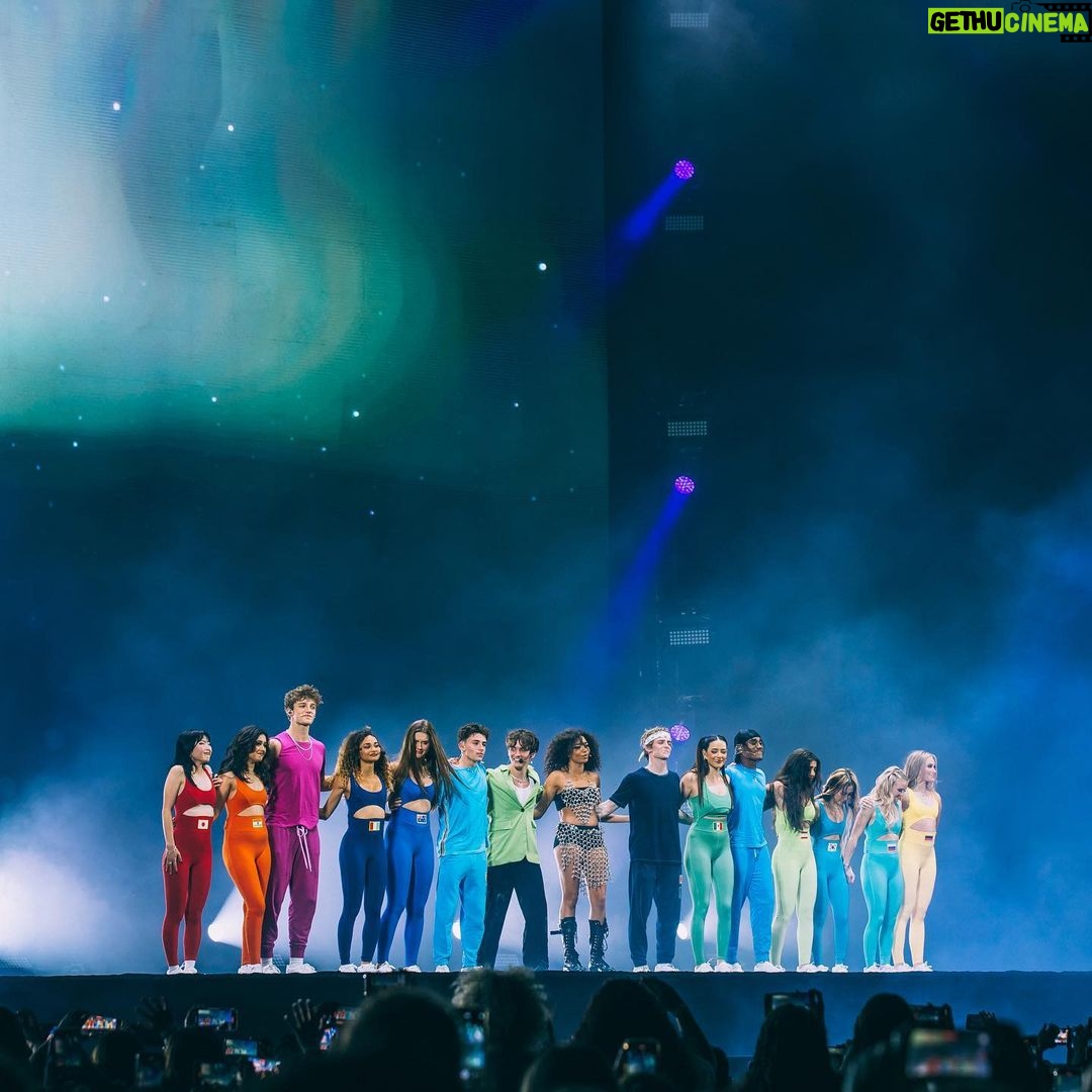 Sabina Hidalgo Instagram - forever united tour 🖤 gracias Brasil y Portugal por las noches tan mágicas que vivimos. jamás pensé estar de vuelta en los escenarios tan pronto y me hizo muy feliz hacerlo, ahora junto con mi Enzo.