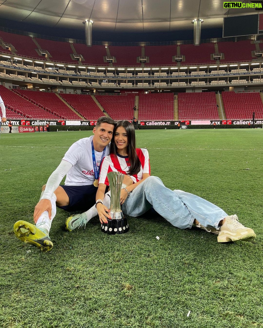 Sabina Hidalgo Instagram - tantas veces soñamos con este momento, que sigue pareciendo eso, un sueño. 🤩 Tepa, al inicio del torneo me dijiste: “voy a hacer campeón al Tapatío” y lo cumpliste. te admiro y te amo tanto que me explota el corazón! TAPATÍO CAMPEÓN! ❤️🔥🏆 Estadio AKRON
