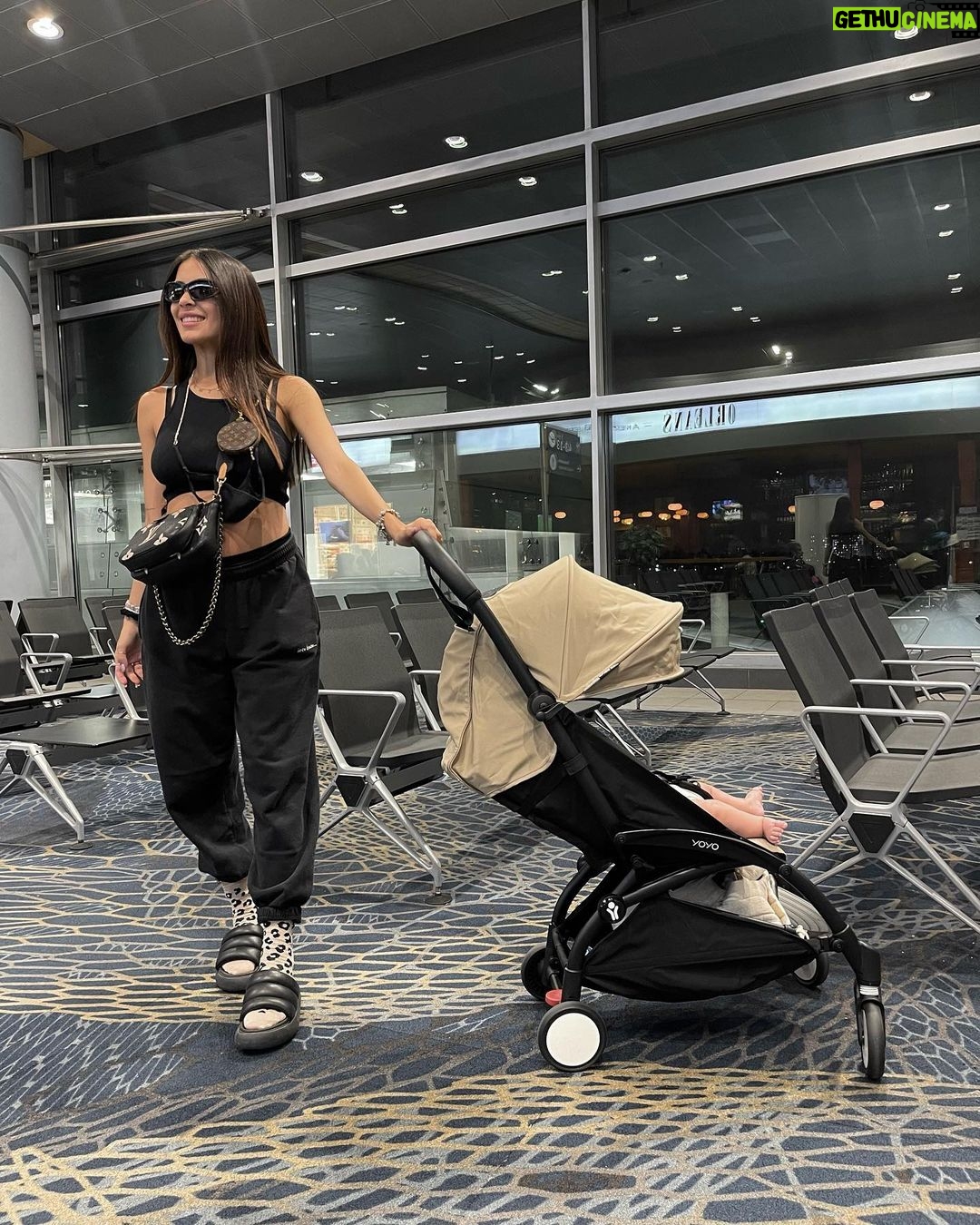 Sabina Hidalgo Instagram - and we’re off… 🛫