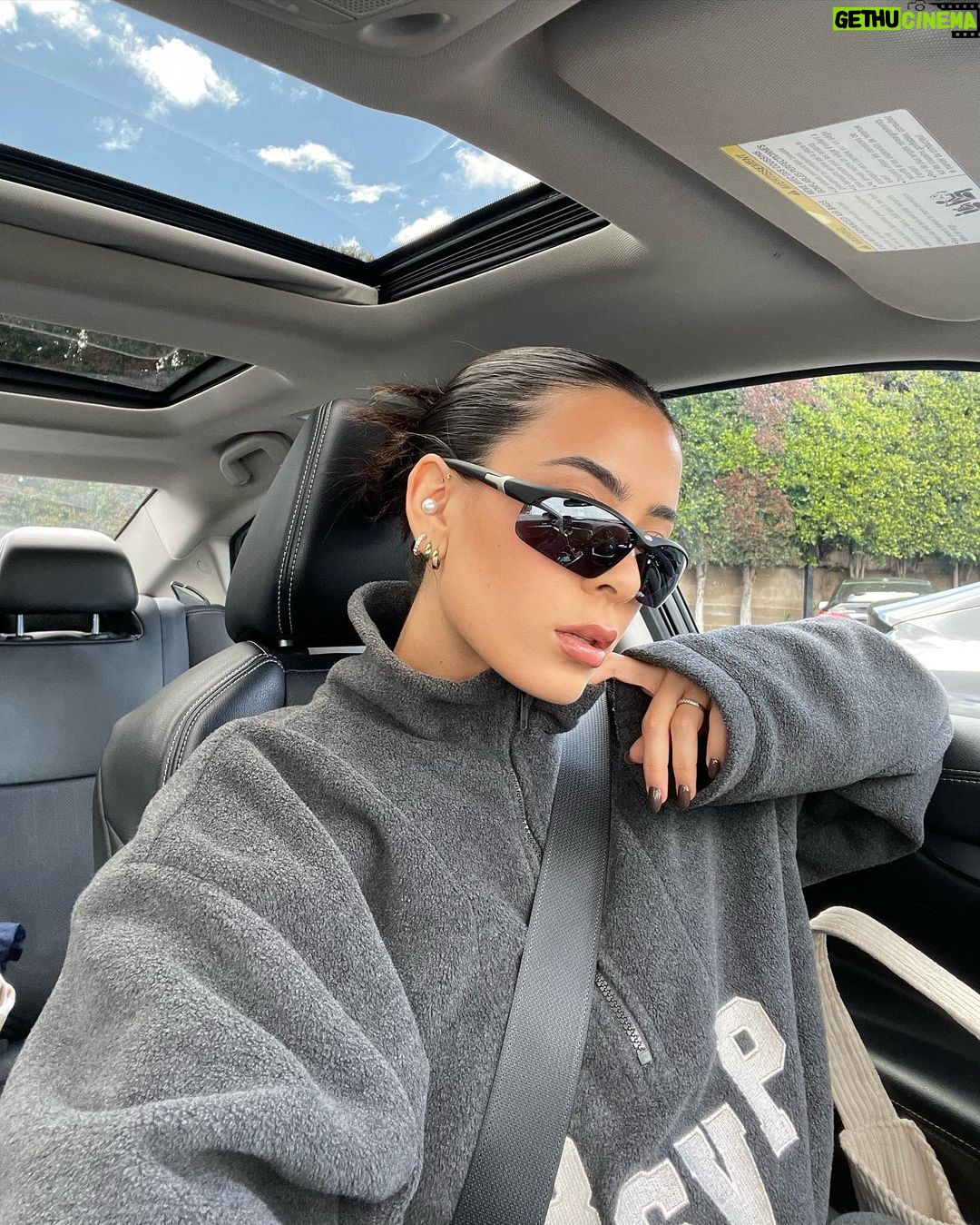 Sabina Hidalgo Instagram - LA dump 1. car selfies >>> 2. cute hotel lobby 3. Enzo conociendo target 4. USA, Australia, Canadá, España y Mexico en un elevador 5. Santa Monica my love (foto creds para mi mamá) 6. yes or nah 7. Enzo vs. wua wua Los Angeles, California