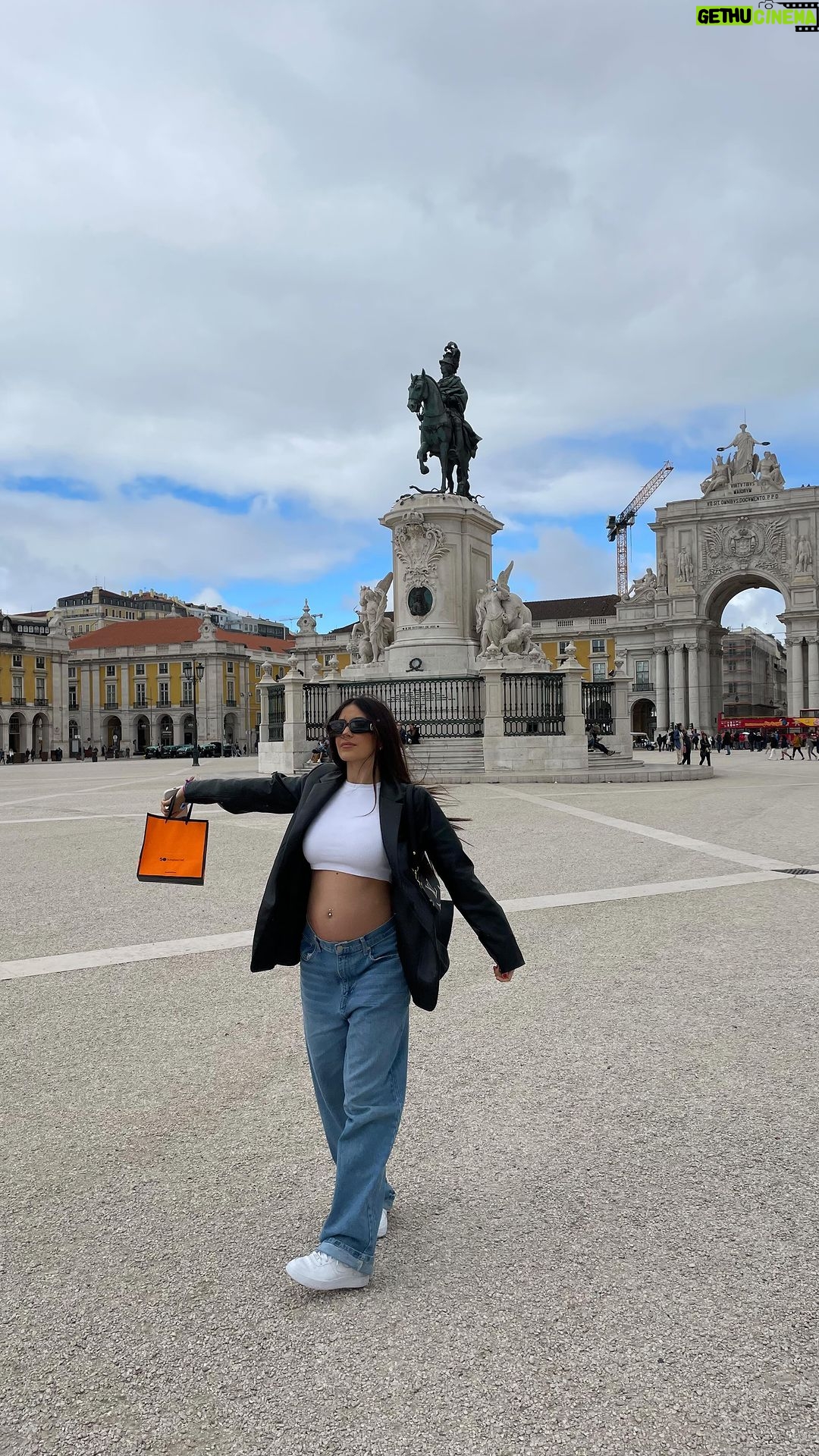 Sabina Hidalgo Instagram - que bonito es vivir 🤍 gracias 2022 x tanta felicidad!!!