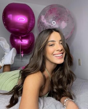 Sabina Hidalgo Instagram - veintidós
