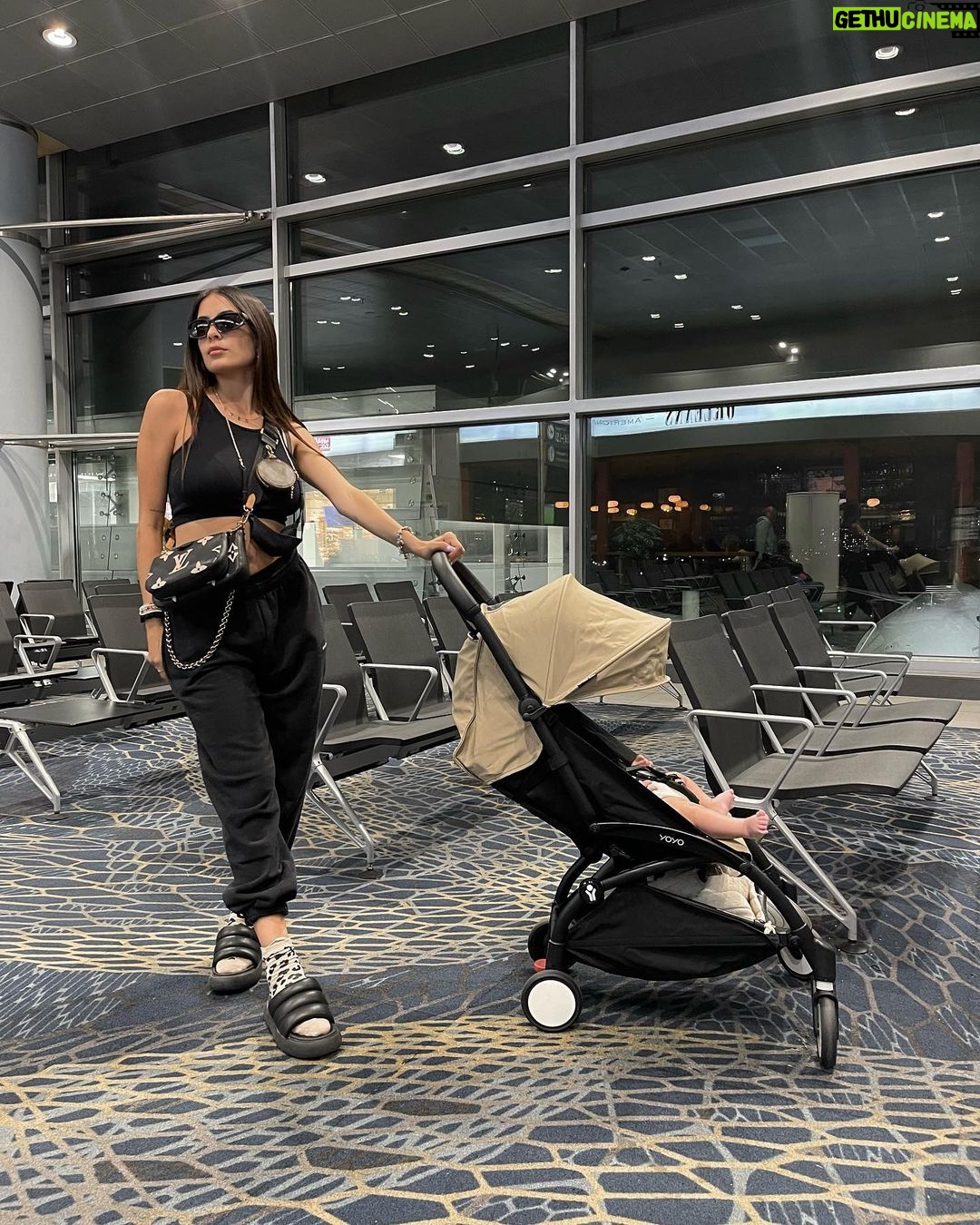 Sabina Hidalgo Instagram - and we’re off… 🛫