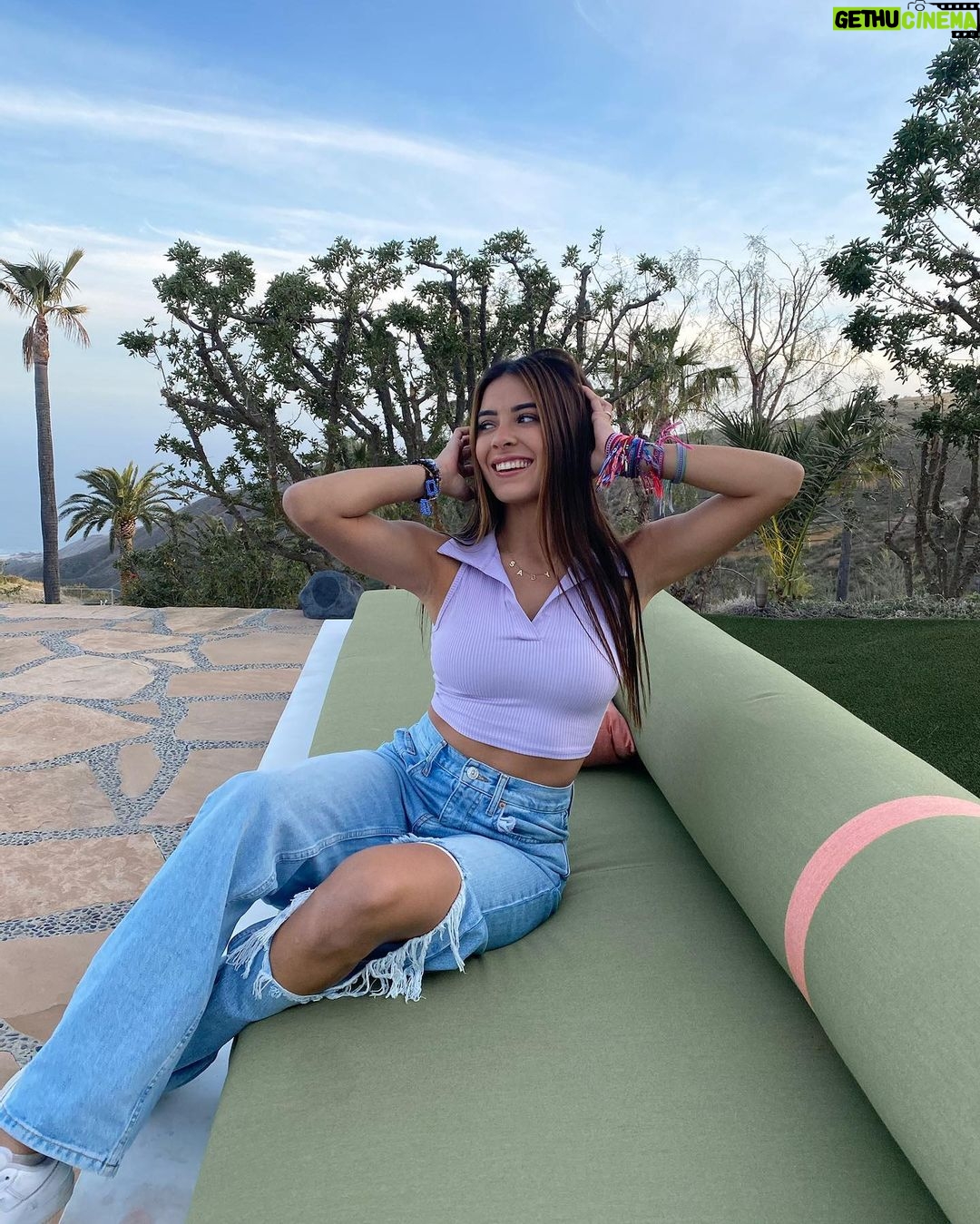 Sabina Hidalgo Instagram - 2 likes y me vuelvo a tatuar Malibu, California