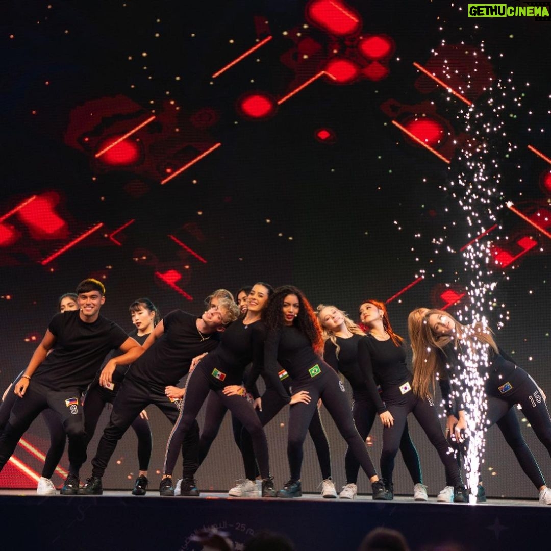 Sabina Hidalgo Instagram - Somehow I feel that we are floating off the ground... πΆπ« @nowunited #GlobalVillage #CVWOW Dubai, United Arab Emirates