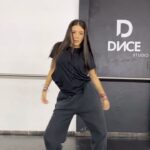 Sabina Hidalgo Instagram - About yesterday’s masterclass 🤍 Ni les cuento todo el estrés por el que pasé preparando esta clase... la verdad es que yo no me considero una coreografa y mucho menos maestra, así que duré días haciendo esta coreo que tal vez no sea la mejor o la más difícil pero es algo que hice con mucho amor para todos l@s que tomaron la clase!🙏🏼 GRACIAS INFINITAS! Los quiero demasiado. Song: Matemáticas - @dalexmusic 🔥 Guadalajara, Jalisco