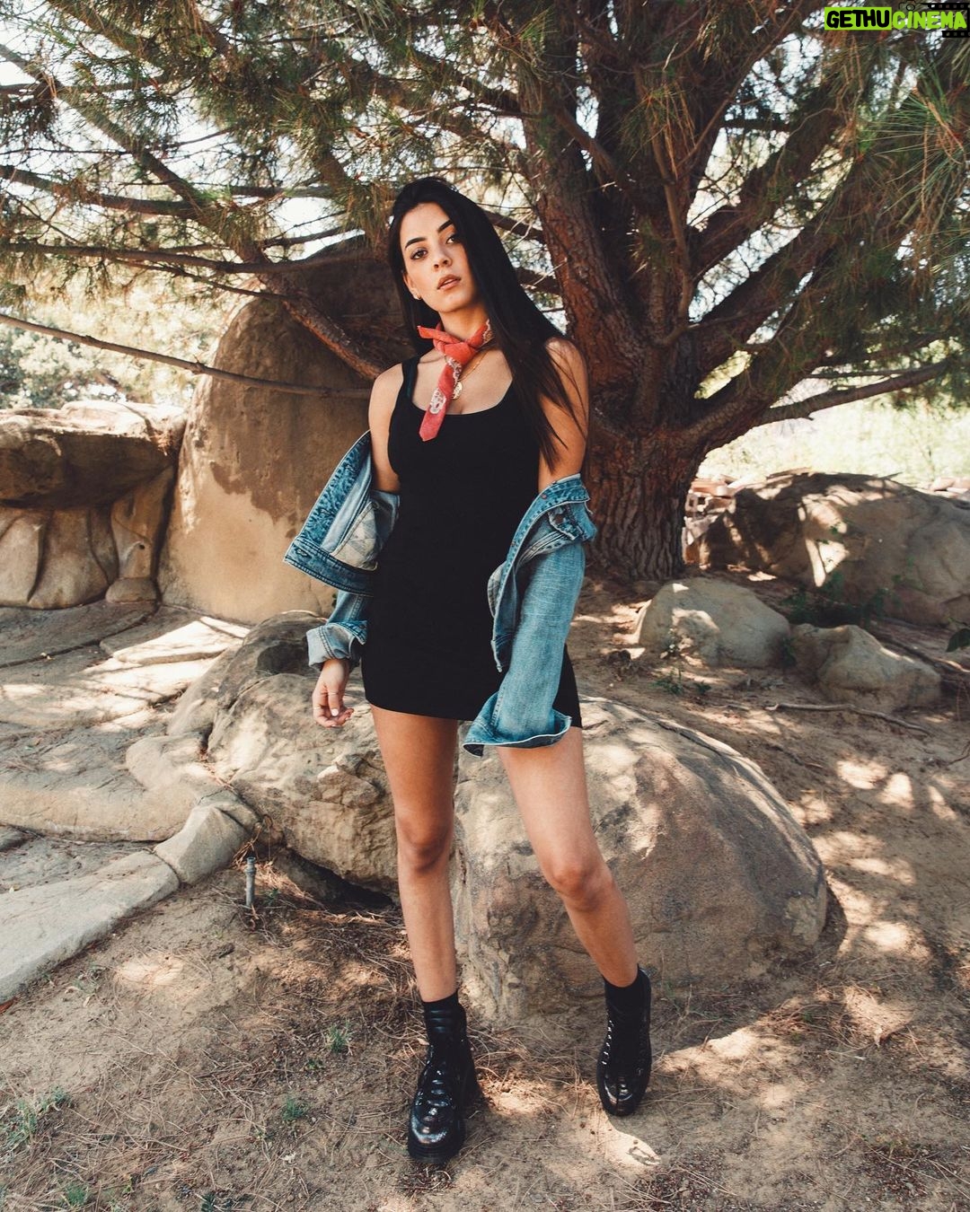 Sabina Hidalgo Instagram - Best caption wins a shoutout!!! 📸: @samuel.victoria 🌟 #tb Los Angeles, California, USA