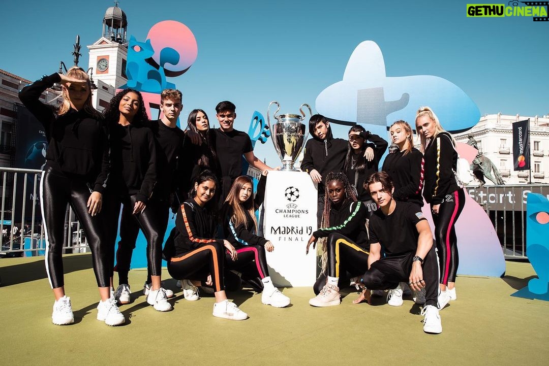 Sabina Hidalgo Instagram - Muchas gracias Madrid!🇪🇸 sois lo máximo🤪 hasta la próxima... ♥️✨ @pepsi @championsleague Madrid, España