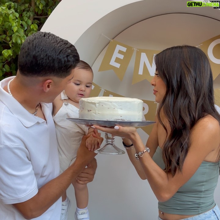 Sabina Hidalgo Instagram - ENCHI IS 1!!!