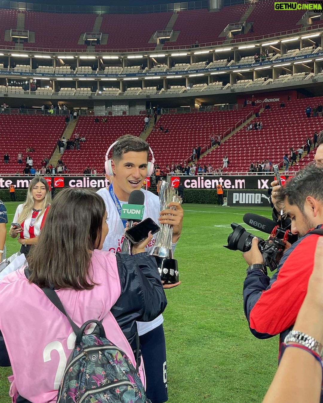 Sabina Hidalgo Instagram - tantas veces soñamos con este momento, que sigue pareciendo eso, un sueño. 🤩 Tepa, al inicio del torneo me dijiste: “voy a hacer campeón al Tapatío” y lo cumpliste. te admiro y te amo tanto que me explota el corazón! TAPATÍO CAMPEÓN! ❤️🔥🏆 Estadio AKRON