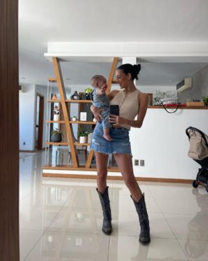 Sabina Hidalgo Instagram - enchi, te soñé tantas veces y te hiciste realidad. ser tu mamá es lo mejor de mi vida 🤍 te amo
