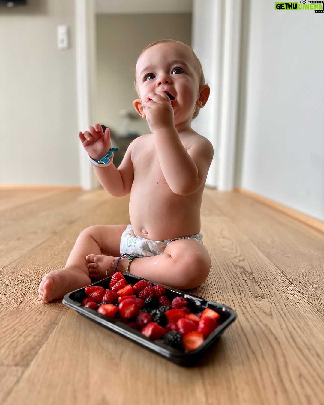 Sabrina Cereseto Instagram - Tante cose belle. Scorri per vedere tutte le foto anche se sto pubblicando alle 23. 🫣 L’ultima foto è per farvi capire quanto siamo di compagnia a Cere che non ha spazio sul divano.