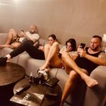 Sabrina Cereseto Instagram - Tante cose belle. Scorri per vedere tutte le foto anche se sto pubblicando alle 23. 🫣 L’ultima foto è per farvi capire quanto siamo di compagnia a Cere che non ha spazio sul divano.