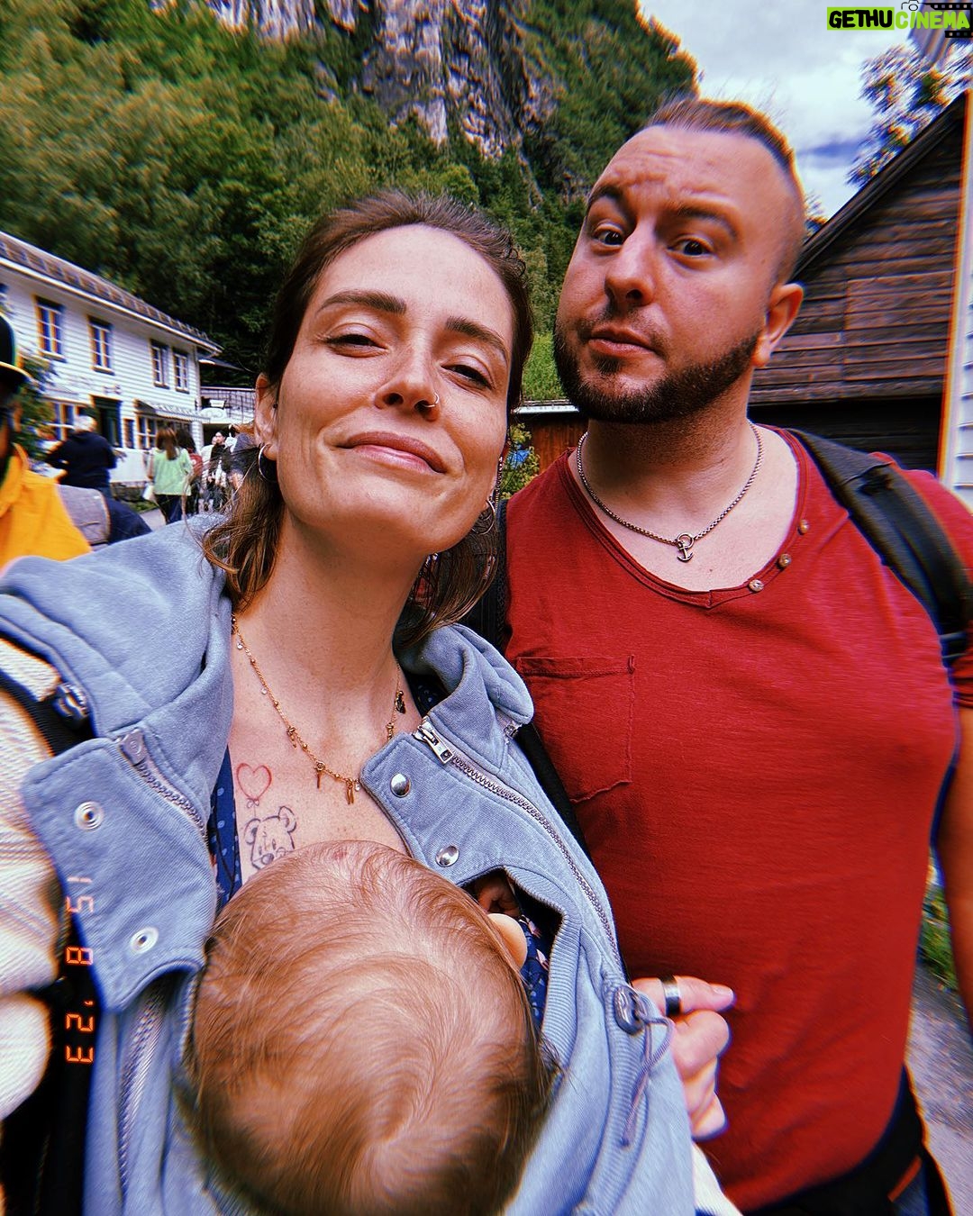 Sabrina Cereseto Instagram - Il paese perfetto per chi come me ama il caldo e il sole! 🇳🇴 Ps: sto scherzando 😂 però qui è tutto bellissimo!