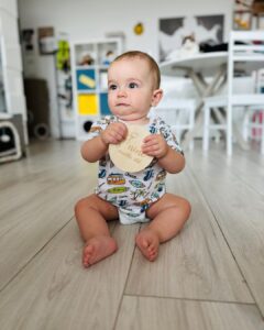 Sabrina Cereseto Instagram - Da oggi sei stato più nel mondo esterno che dentro la panza della mamma! 🥰 Auguri biondo del nostro cuore 🩵 9 mesi di Sorrisoni e frigne 🥰 Ti amiamo alla follia +1.